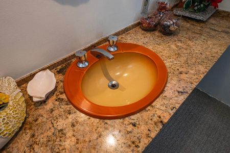 Casa à venda com 380m², 4 quartos e 4 vagas Casa à venda com 380m², 4 quartos e 4 vagasBanheiro da Suíte 1