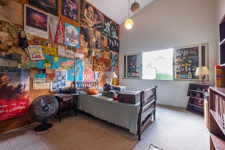 Casa à venda com 380m², 4 quartos e 4 vagas Casa à venda com 380m², 4 quartos e 4 vagasQuarto