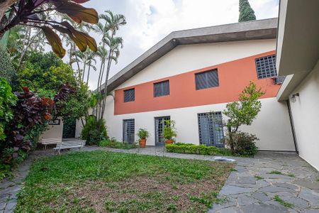 Casa à venda com 380m², 4 quartos e 4 vagas Casa à venda com 380m², 4 quartos e 4 vagasQuintal
