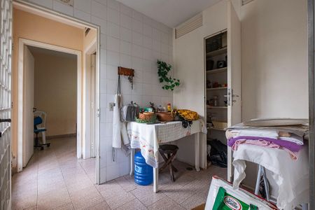 Casa à venda com 380m², 4 quartos e 4 vagas Casa à venda com 380m², 4 quartos e 4 vagasÁrea de Serviço