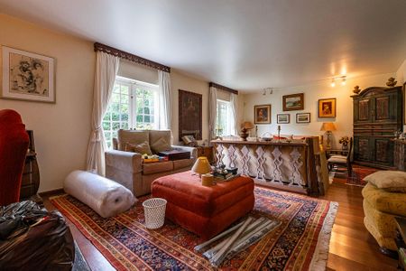 Casa à venda com 380m², 4 quartos e 4 vagas Casa à venda com 380m², 4 quartos e 4 vagasSala