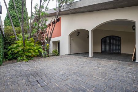 Casa à venda com 380m², 4 quartos e 4 vagas Casa à venda com 380m², 4 quartos e 4 vagasQuintal