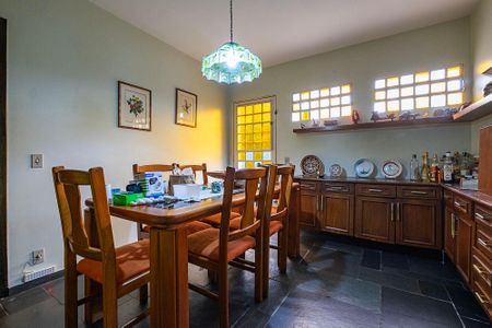 Casa à venda com 380m², 4 quartos e 4 vagas Casa à venda com 380m², 4 quartos e 4 vagasCopa