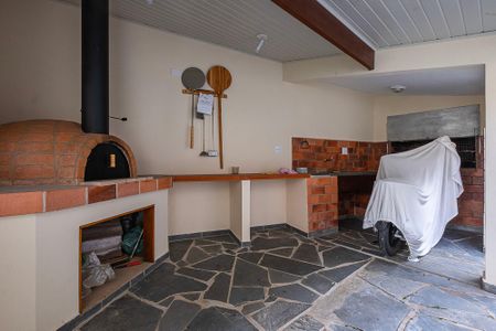 Casa à venda com 380m², 4 quartos e 4 vagas Casa à venda com 380m², 4 quartos e 4 vagasQuintal