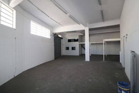 Casa à venda com 220m², 2 quartos e 4 vagasGaragem/Salão