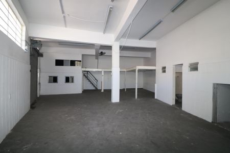 Casa à venda com 220m², 2 quartos e 4 vagasGaragem/Salão