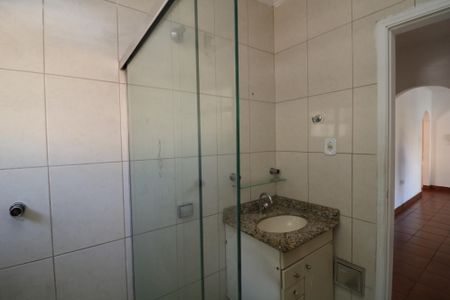 Casa à venda com 220m², 2 quartos e 4 vagasBanheiro