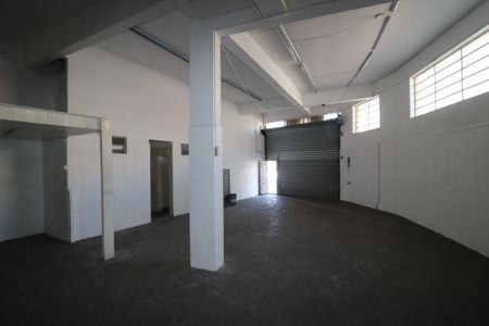 Casa à venda com 220m², 2 quartos e 4 vagasGaragem/Salão