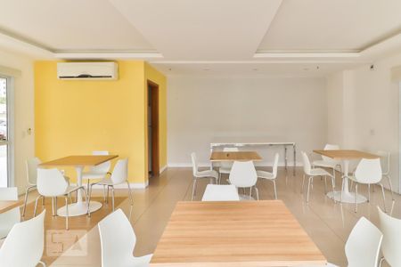 Apartamento à venda com 68m², 2 quartos e 1 vaga Apartamento à venda com 68m², 2 quartos e 1 vagaÁrea comum - Salão de festas