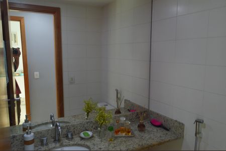 Apartamento à venda com 68m², 2 quartos e 1 vaga Apartamento à venda com 68m², 2 quartos e 1 vagaBanheiro