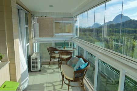 Apartamento à venda com 68m², 2 quartos e 1 vaga Apartamento à venda com 68m², 2 quartos e 1 vagaVaranda Sala