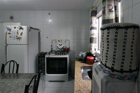 Casa à venda com 215m², 6 quartos e 1 vaga Casa à venda com 215m², 6 quartos e 1 vagaCozinha