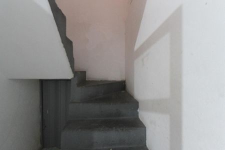 Casa à venda com 215m², 6 quartos e 1 vaga Casa à venda com 215m², 6 quartos e 1 vagaescada