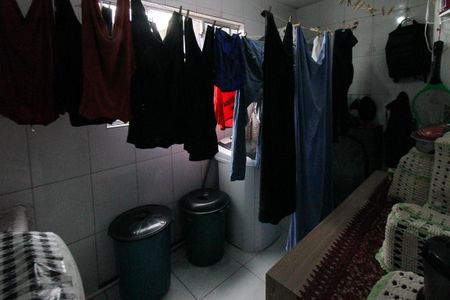 Casa à venda com 215m², 6 quartos e 1 vaga Casa à venda com 215m², 6 quartos e 1 vagaÁrea de Serviço