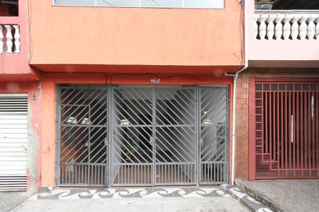 Casa à venda com 215m², 6 quartos e 1 vaga Casa à venda com 215m², 6 quartos e 1 vagaFachada