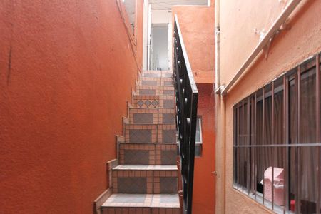 Casa à venda com 215m², 6 quartos e 1 vaga Casa à venda com 215m², 6 quartos e 1 vagaEscada