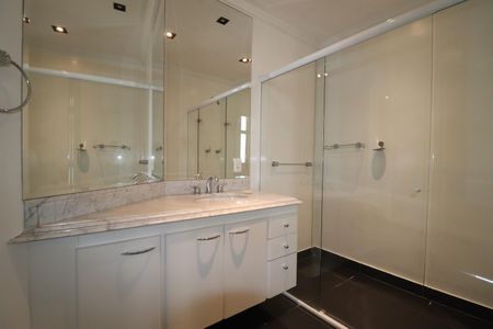 Apartamento à venda com 296m², 3 quartos e 4 vagasBanheiro Quarto 1 suíte