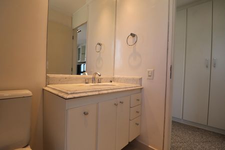 Apartamento à venda com 296m², 3 quartos e 4 vagasBanheiro Quarto 3 suíte