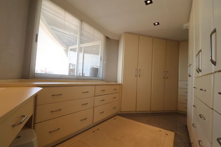 Apartamento à venda com 296m², 3 quartos e 4 vagasCloset Quarto 1 suíte
