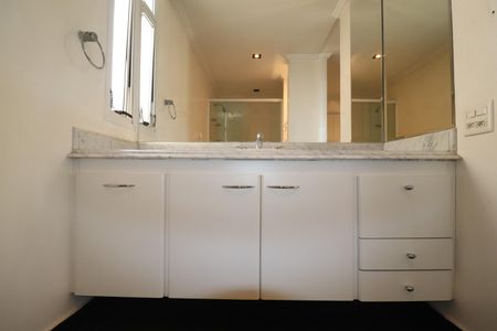 Apartamento à venda com 296m², 3 quartos e 4 vagasBanheiro Quarto 1 suíte