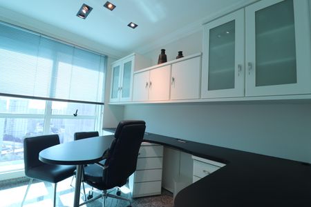 Apartamento à venda com 296m², 3 quartos e 4 vagasEscritório