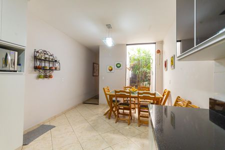 Casa à venda com 250m², 3 quartos e 5 vagas Casa à venda com 250m², 3 quartos e 5 vagasCozinha