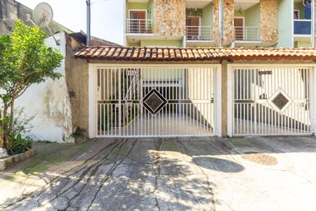 Casa à venda com 250m², 3 quartos e 5 vagas Casa à venda com 250m², 3 quartos e 5 vagasFachada