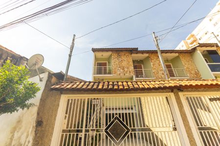Casa à venda com 250m², 3 quartos e 5 vagas Casa à venda com 250m², 3 quartos e 5 vagasFachada