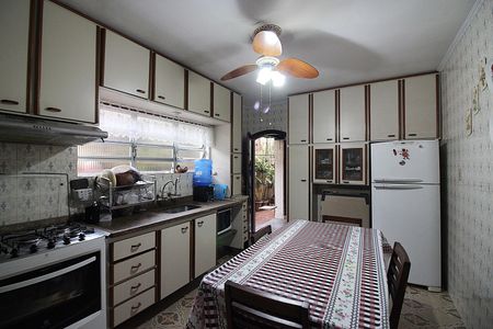 Casa à venda com 239m², 3 quartos e 2 vagasCozinha