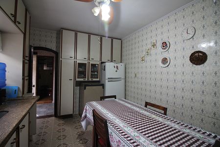 Casa à venda com 239m², 3 quartos e 2 vagasCozinha