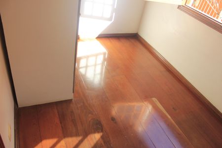 Casa à venda com 213m², 3 quartos e 4 vagasQuarto 2