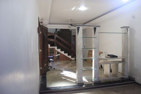 Casa à venda com 213m², 3 quartos e 4 vagasSala