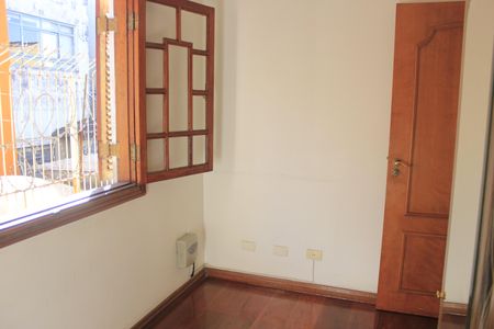Casa à venda com 213m², 3 quartos e 4 vagasQuarto 2