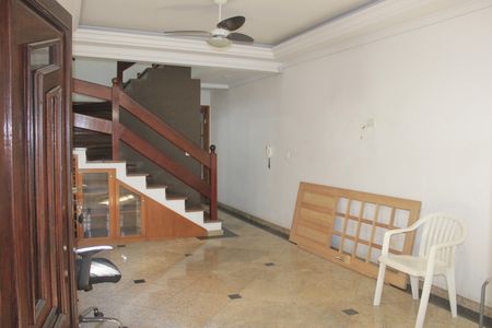 Casa à venda com 213m², 3 quartos e 4 vagasSala