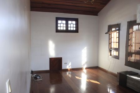 Casa à venda com 213m², 3 quartos e 4 vagasSótão