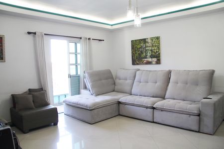 Casa à venda com 241m², 3 quartos e 3 vagasSala