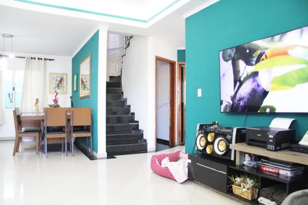 Casa à venda com 241m², 3 quartos e 3 vagasSala