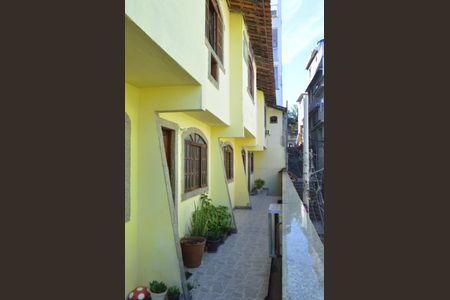 Casa de condomínio à venda com 60m², 2 quartos e sem vaga Casa de condomínio à venda com 60m², 2 quartos e sem vagaFachada