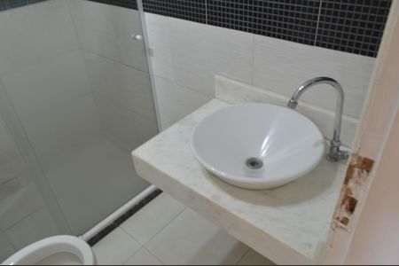 Casa de condomínio à venda com 60m², 2 quartos e sem vaga Casa de condomínio à venda com 60m², 2 quartos e sem vagaBanheiro