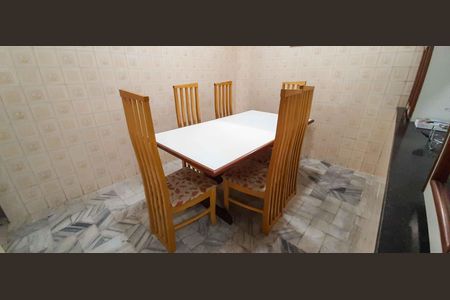 Casa à venda com 165m², 4 quartos e 4 vagas Casa à venda com 165m², 4 quartos e 4 vagasCozinha