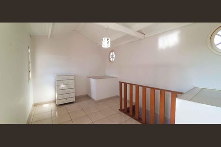 Casa à venda com 165m², 4 quartos e 4 vagas Casa à venda com 165m², 4 quartos e 4 vagasSótão