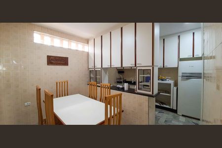 Casa à venda com 165m², 4 quartos e 4 vagas Casa à venda com 165m², 4 quartos e 4 vagasCozinha