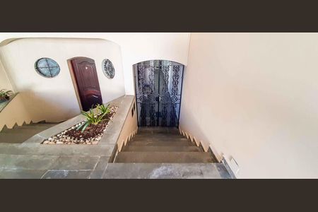 Casa à venda com 165m², 4 quartos e 4 vagas Casa à venda com 165m², 4 quartos e 4 vagasEntrada pela Área de Serviço