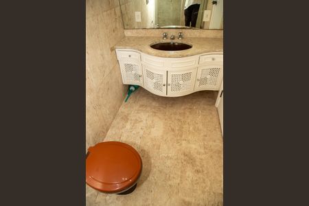 Apartamento à venda com 432m², 4 quartos e 4 vagas Apartamento à venda com 432m², 4 quartos e 4 vagasBanheiro da Suíte 2