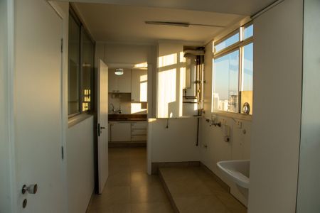 Apartamento à venda com 432m², 4 quartos e 4 vagas Apartamento à venda com 432m², 4 quartos e 4 vagasÁrea de Serviço