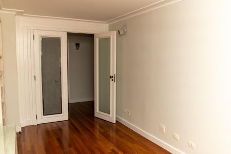 Apartamento à venda com 432m², 4 quartos e 4 vagas Apartamento à venda com 432m², 4 quartos e 4 vagasEscritório