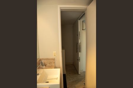 Apartamento à venda com 432m², 4 quartos e 4 vagas Apartamento à venda com 432m², 4 quartos e 4 vagasBanheiro