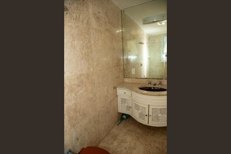 Apartamento à venda com 432m², 4 quartos e 4 vagas Apartamento à venda com 432m², 4 quartos e 4 vagasBanheiro da Suíte 2