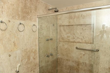 Apartamento à venda com 432m², 4 quartos e 4 vagas Apartamento à venda com 432m², 4 quartos e 4 vagasBanheiro da Suíte