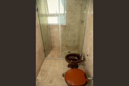 Apartamento à venda com 432m², 4 quartos e 4 vagas Apartamento à venda com 432m², 4 quartos e 4 vagasBanheiro da Suíte 2